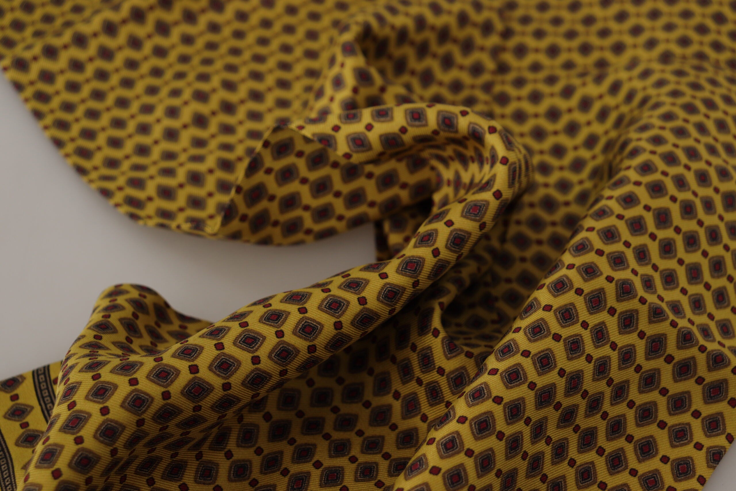 Dolce & Gabbana Elegant Yellow Silk Men's Scarf - ACCEXO