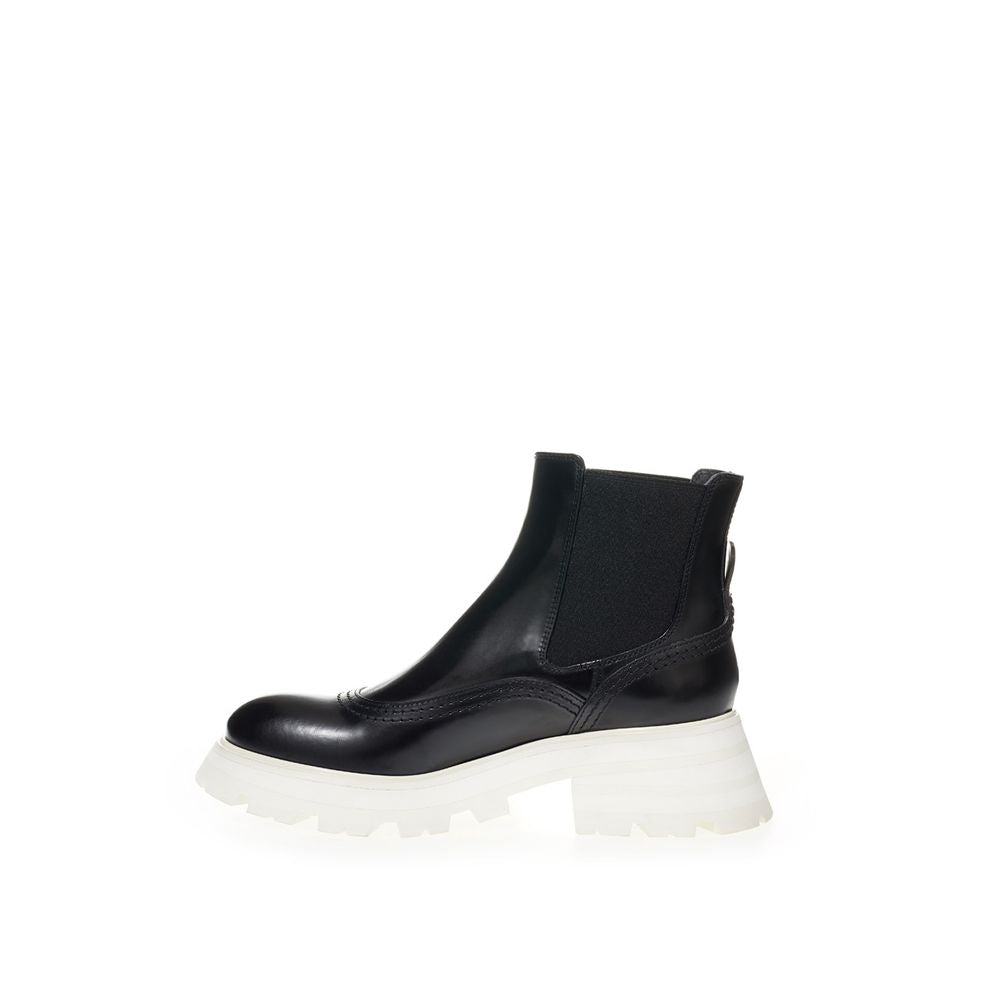 Alexander McQueen Elegant Leather Boots in Timeless Black - ACCEXO