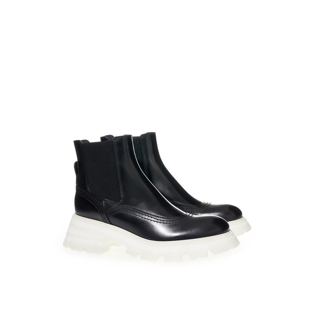 Alexander McQueen Elegant Leather Boots in Timeless Black - ACCEXO