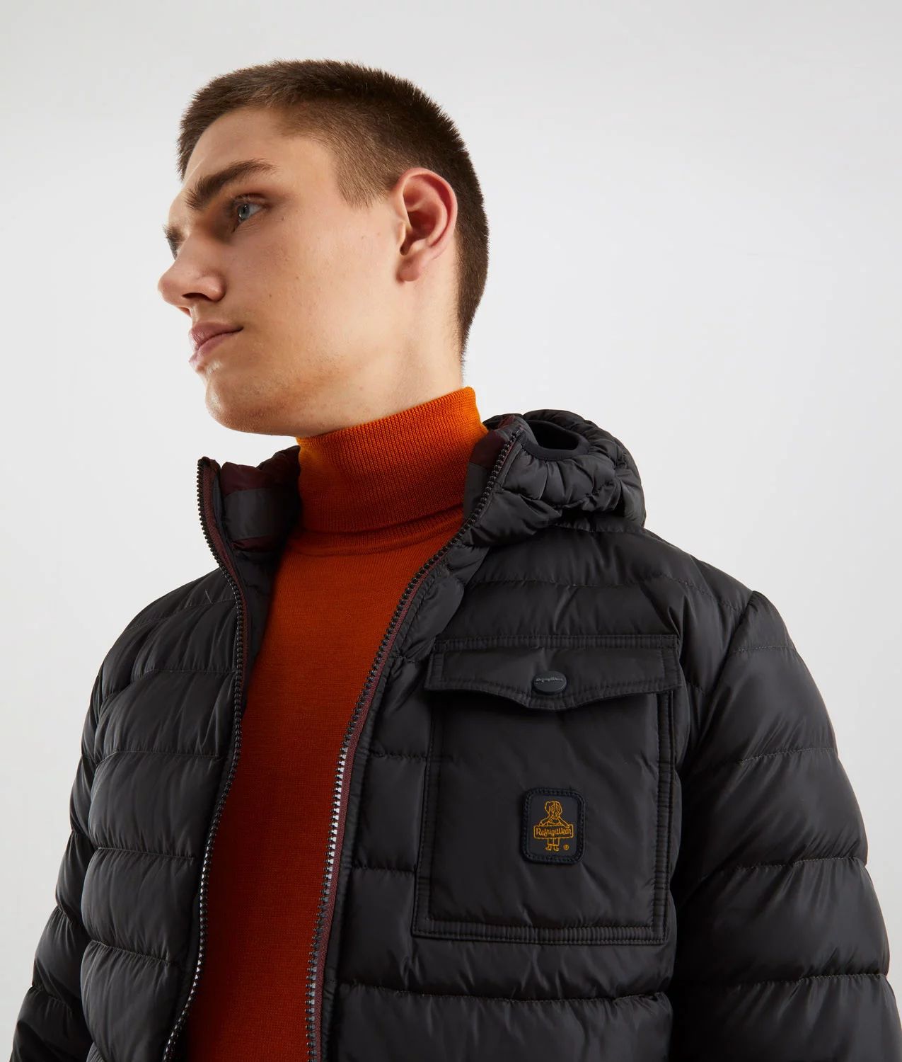 Refrigiwear Sleek Hooded Down Jacket with Pockets - ACCEXO