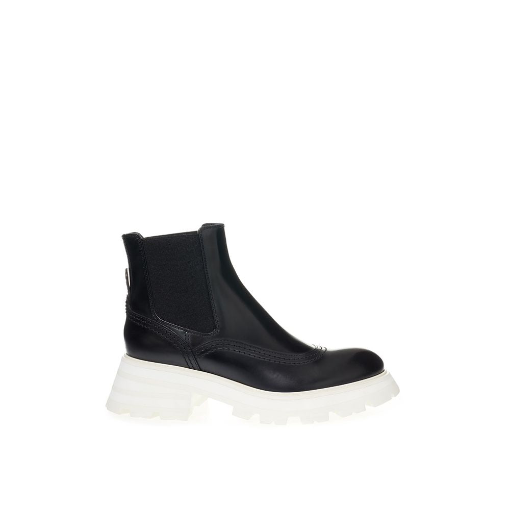 Alexander McQueen Elegant Leather Boots in Timeless Black - ACCEXO