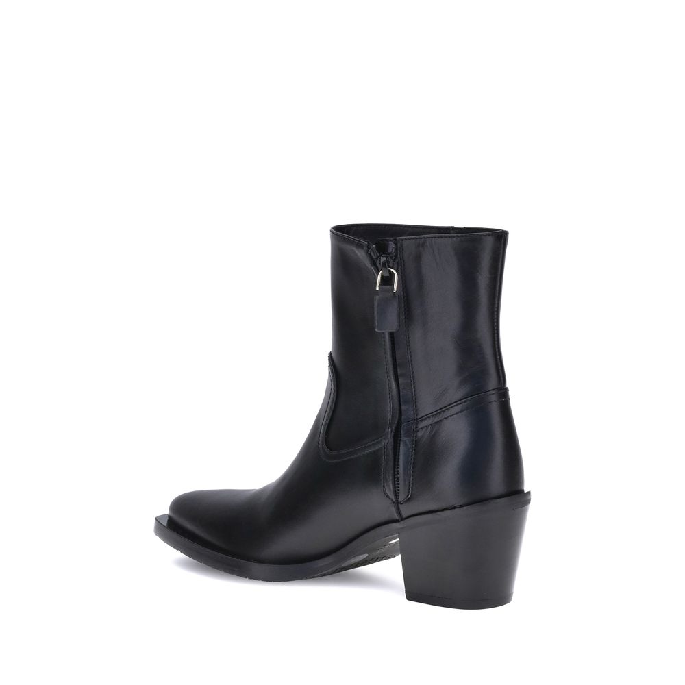 Stuart Weitzman Tate Bootie - ACCEXO